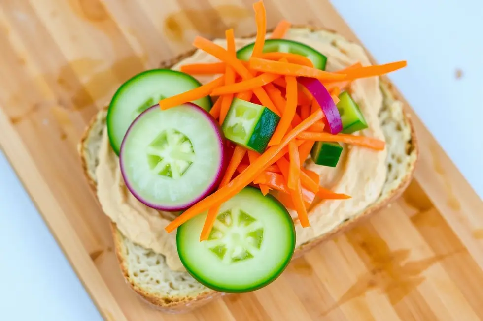 Torradas com Hummus e Vegetais