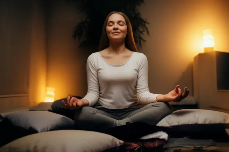 Espaço aconchegante com uma mulher praticando técnicas de grounding.