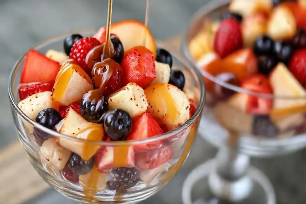 7 Caldas Irresistíveis para Elevar suas Saladas de Frutas 11 Mel e Gengibre: Adoce e Aqueça seu Coração