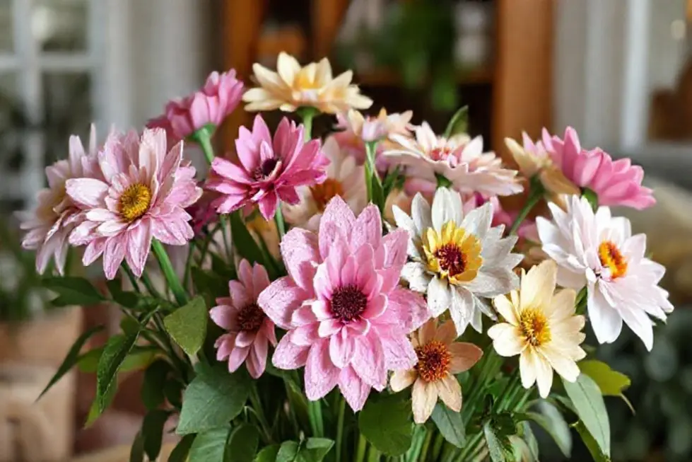 10 Ideias Criativas para Fazer Flores Recicladas e Encantar sua Decoração 9 O que são Flores Recicladas?