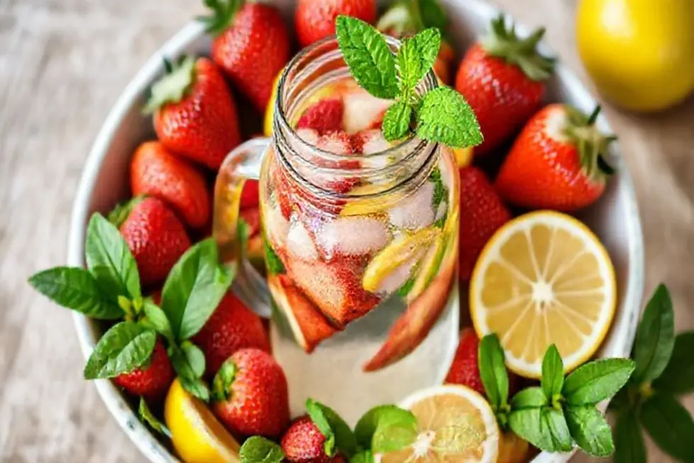 12 Receitas de Água Aromatizada que Vão Transformar sua Hidratação 9 A Importância da Hidratação para o Bem-Estar