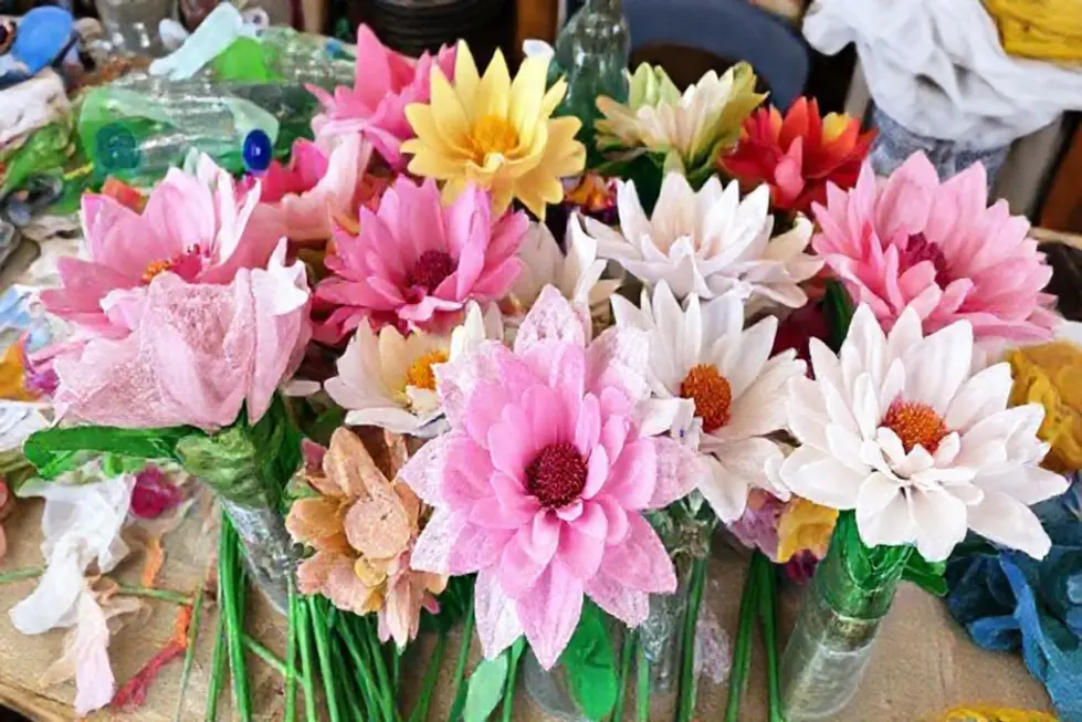 10 Ideias Criativas para Fazer Flores Recicladas e Encantar sua Decoração 10 Materiais Ideais para Criar Flores Recicladas