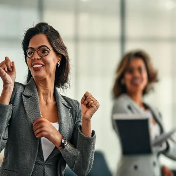Imagem que representa mulheres investindo e se empoderando financeiramente.