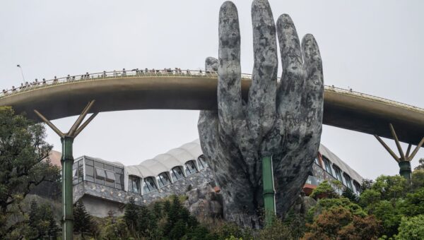 Stunning view of the famous Golden Bridge at Đà Nẵng, an iconic tourist attraction in Vietnam.