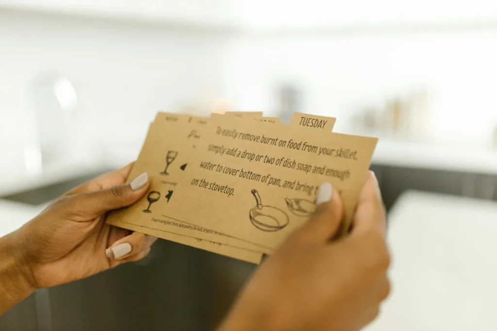 Dicas para proteger as unhas de produtos de limpeza