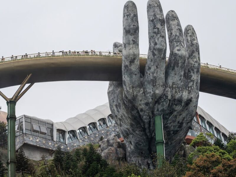 Stunning view of the famous Golden Bridge at Đà Nẵng, an iconic tourist attraction in Vietnam.