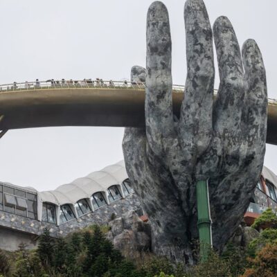 Stunning view of the famous Golden Bridge at Đà Nẵng, an iconic tourist attraction in Vietnam.