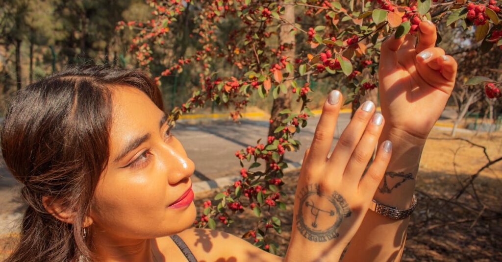 A stylish woman in nature appreciating a sunny day in Mexico City, surrounded by vibrant red berries.