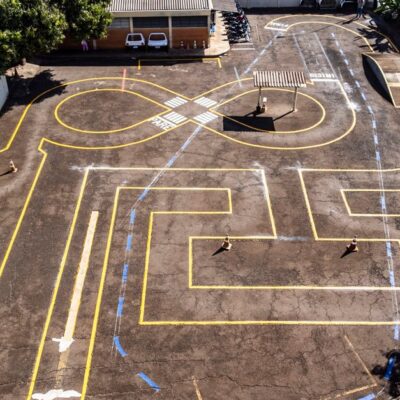 Aerial photo of a driving test course in Londrina, Brazil, with marked lanes and guidelines.