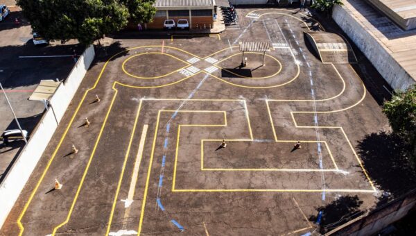 Aerial photo of a driving test course in Londrina, Brazil, with marked lanes and guidelines.