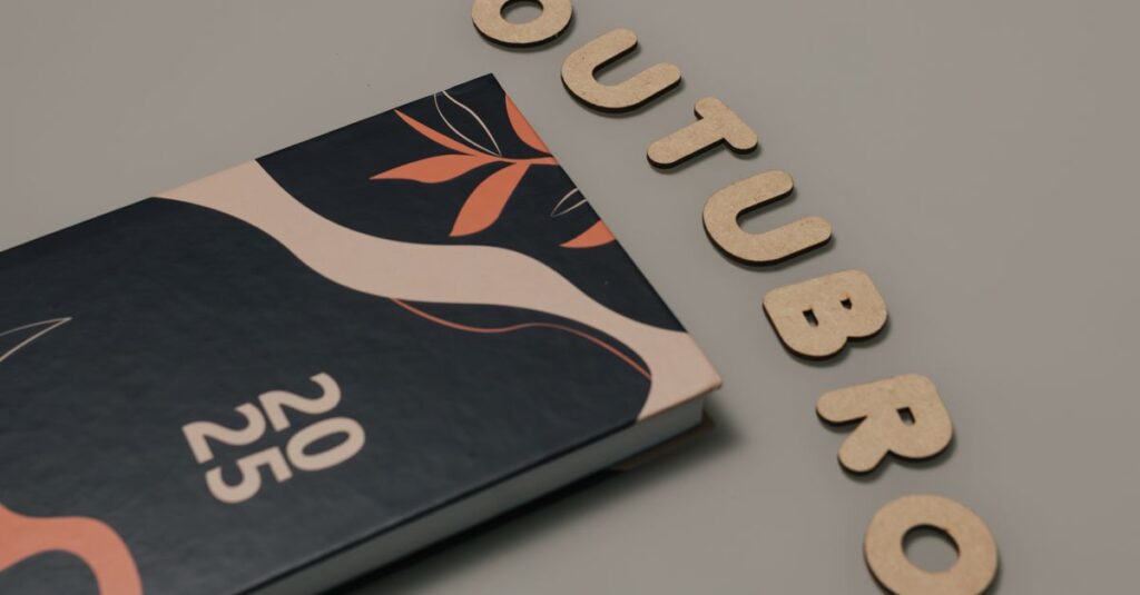 Minimalist flat lay featuring a 2025 planner and cut-out letters spelling 'OUTUBRO'.